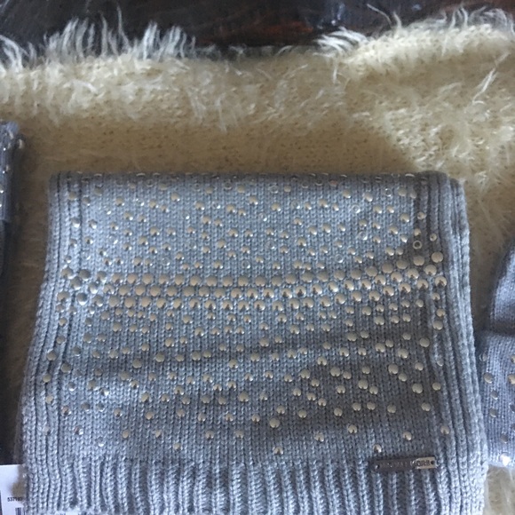 Michael Kors scarf set - Picture 2 of 4